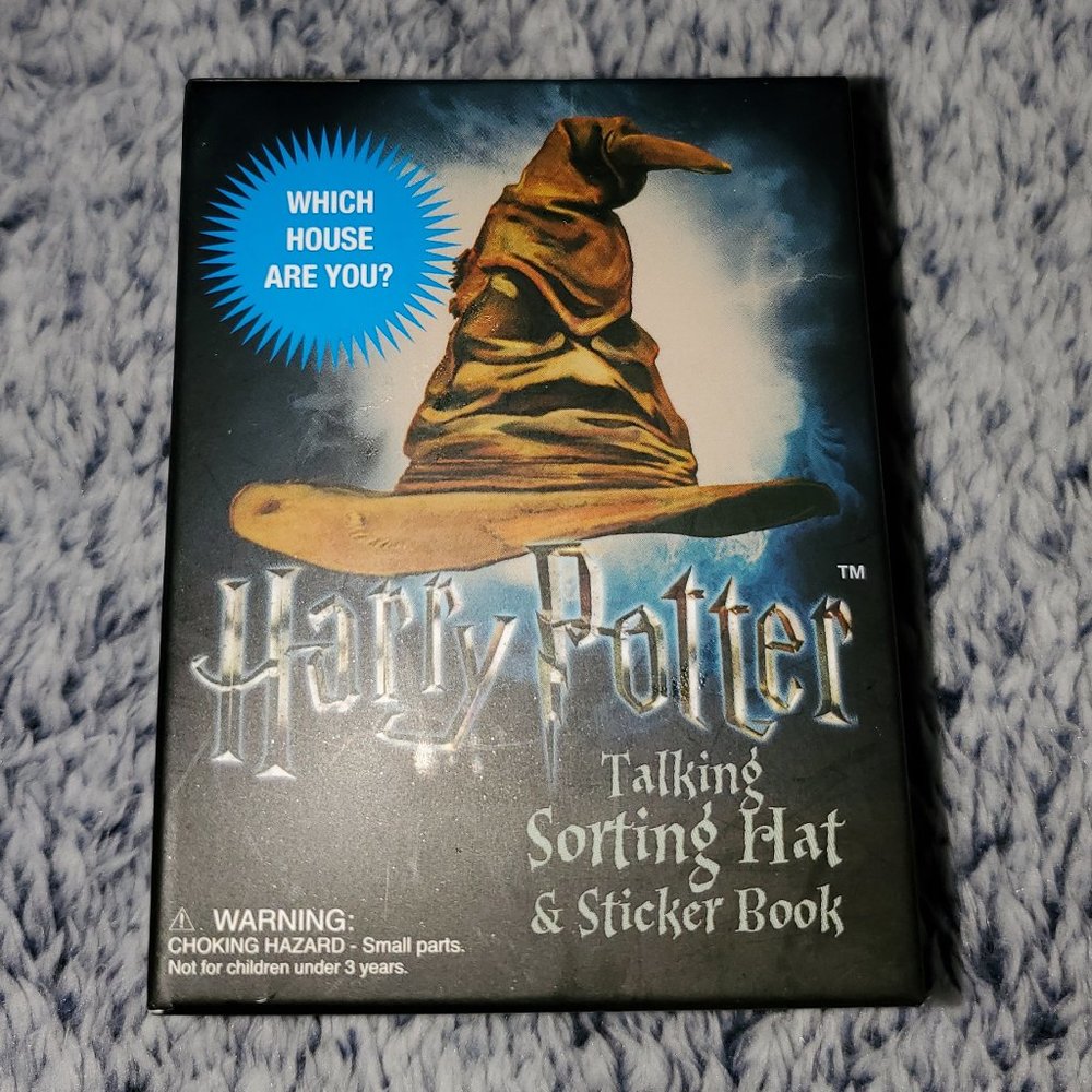 Deluxe Megakit Wizarding World Harry Potter Hogwarts' Sorting Hat & Sticker Book